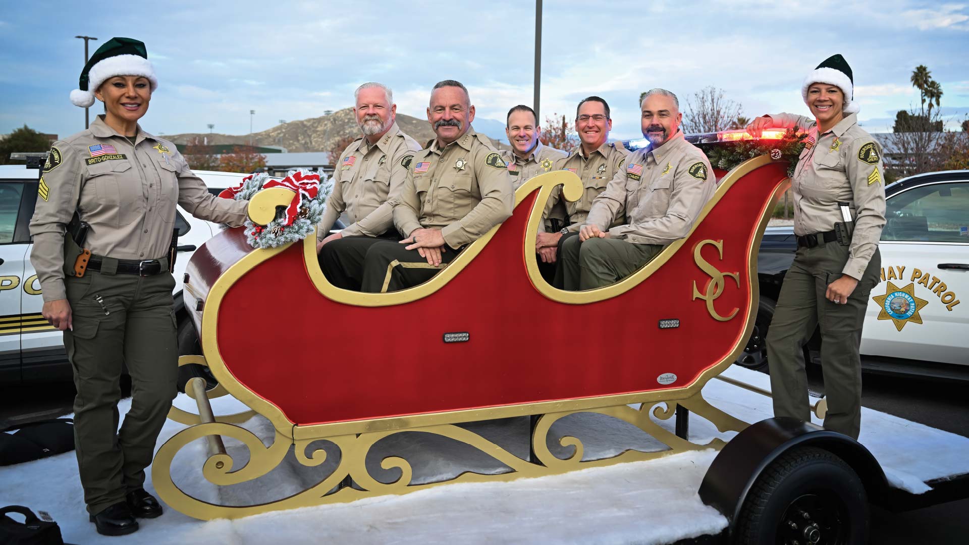 spreading-holiday-cheer-and-goodwill-4-Riverside-County-Sheriffs-Office-executive-staff
